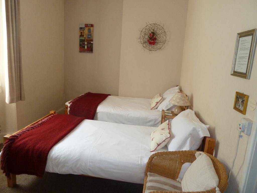 The Owls Crest House B&B 웨스턴슈퍼매어 객실 사진